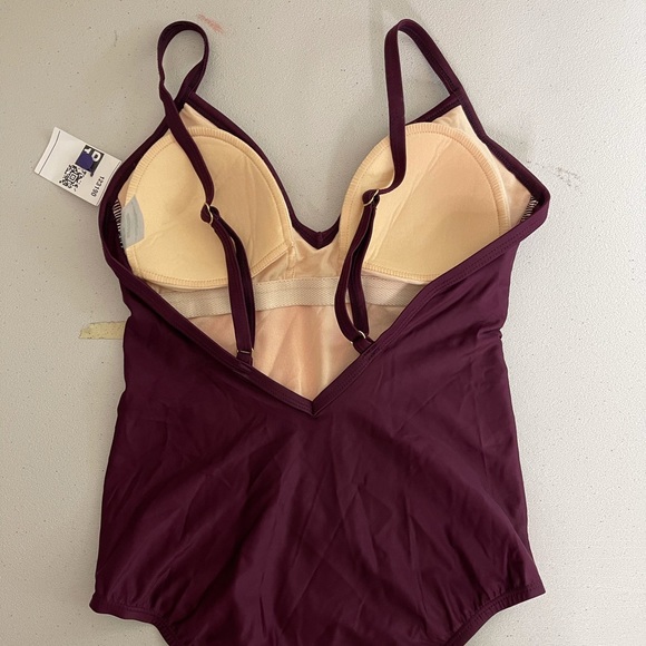 Women’s One Piece Color Block Swimsuit - Picture 11 of 11
